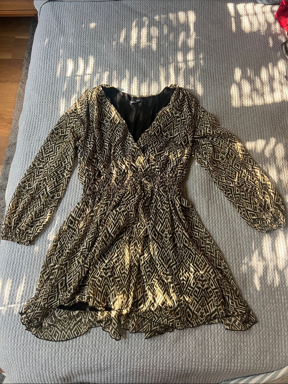 ZARA Geometric Print V-Neck Long Sleeve Dress in Black and Gold
